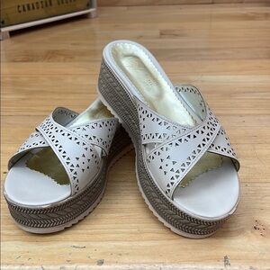 Neyli | Mexico |Cream & Gold |Perforated |Crisscross |Platform| OpenToe|Size 7.5